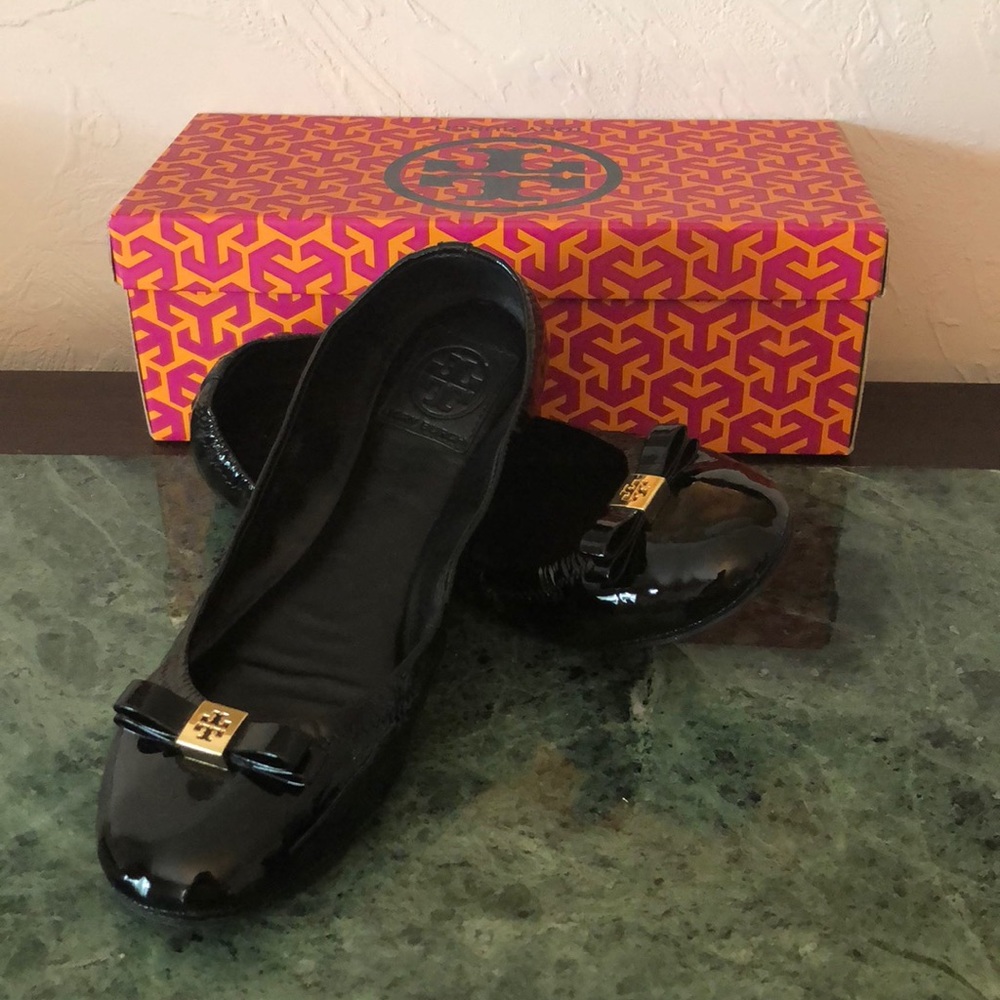 Tory Burch Eddie 2 with Logo Bow